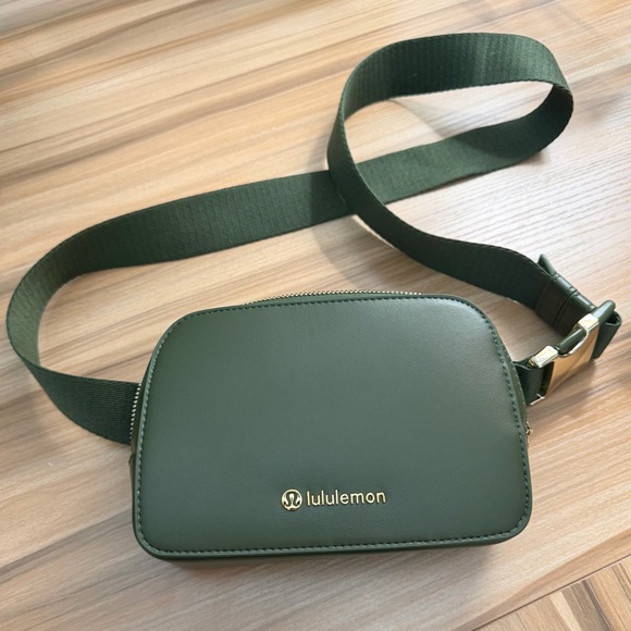 lululemon athletica Handbags - Lululemon Green Everywhere Crossbody Belt Bag (Never used)
